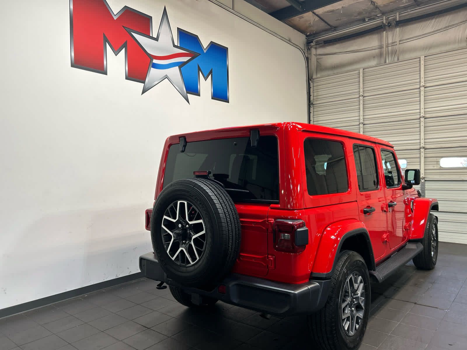 Used 2024 Jeep Wrangler Unlimited Sahara w/ Technology Group AWD/4WD image 3
