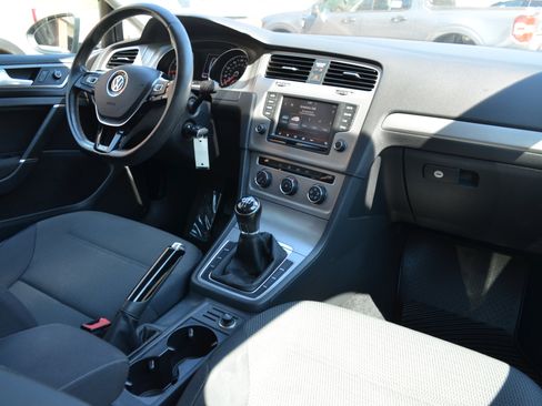 Used 2016 Volkswagen Golf S image 20