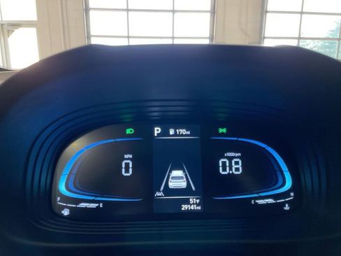 Used 2025 Hyundai Venue SEL image 22