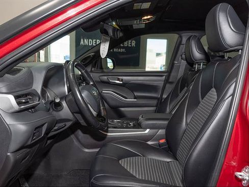 Used 2022 Toyota Highlander XSE AWD/4WD image 9