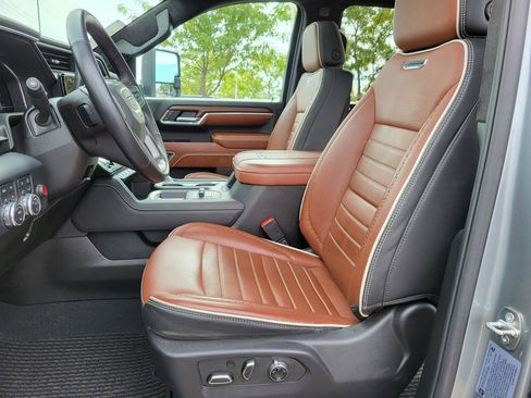 Used 2024 GMC Sierra 2500 Denali Ultimate w/ Max Trailering Package image 4