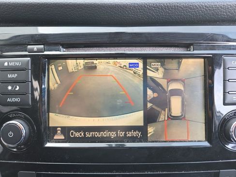 Used 2018 Nissan Rogue SV w/ Premium Package image 22