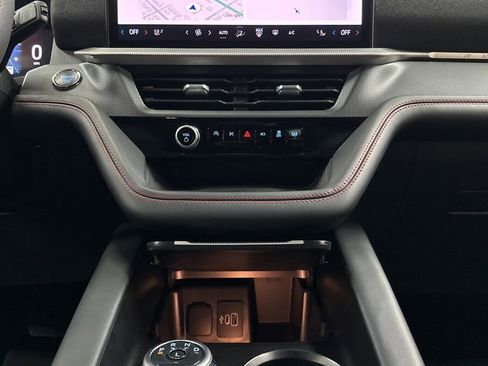 Used 2025 Ford Explorer ST-Line image 24