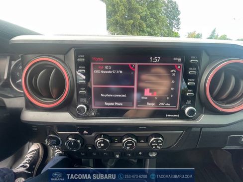 Used 2020 Toyota Tacoma TRD Off-Road w/ Technology Package AWD/4WD image 21