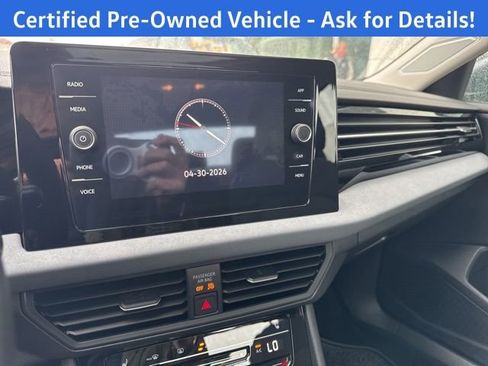 Certified 2025 Volkswagen Jetta SE w/ Sunroof Package FWD image 12