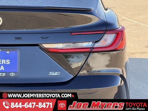 Used 2025 Toyota Camry SE image 9