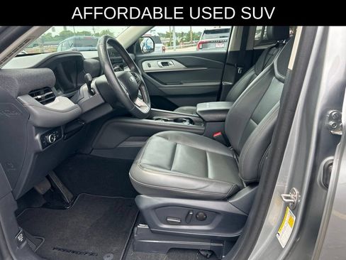 Used 2025 Ford Explorer Active w/ Active Comfort Package AWD/4WD image 8