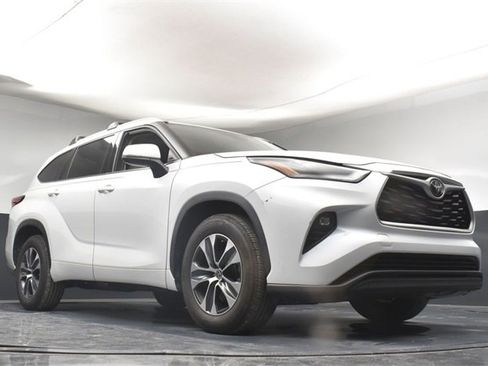 Used 2022 Toyota Highlander XLE image 33