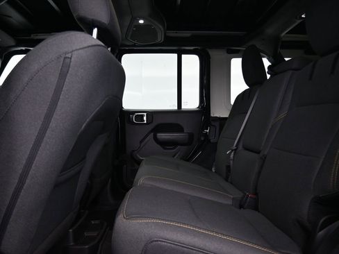 Used 2024 Jeep Wrangler Unlimited image 33