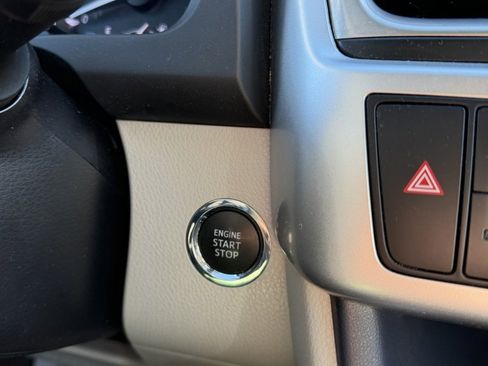 Used 2019 Toyota Highlander Limited image 19