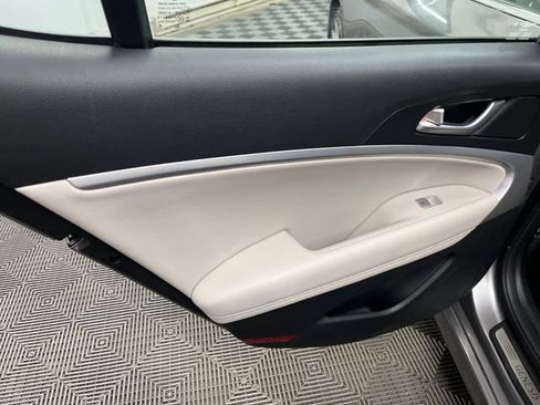 Used 2023 Genesis G70 2.0T image 23