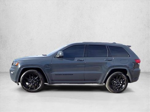 Used 2017 Jeep Grand Cherokee Altitude AWD/4WD image 2