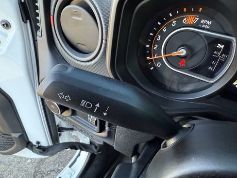 Used 2024 Jeep Wrangler Unlimited Rubicon image 35