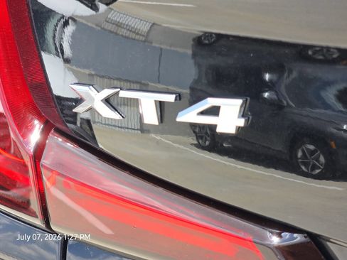 Used 2024 Cadillac XT4 Luxury w/ Cold Weather Package FWD image 10