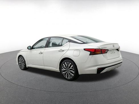 Used 2025 Nissan Altima 2.5 SV FWD image 7