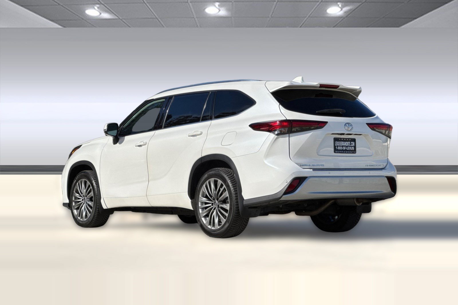 Used 2021 Toyota Highlander Platinum AWD/4WD image 3