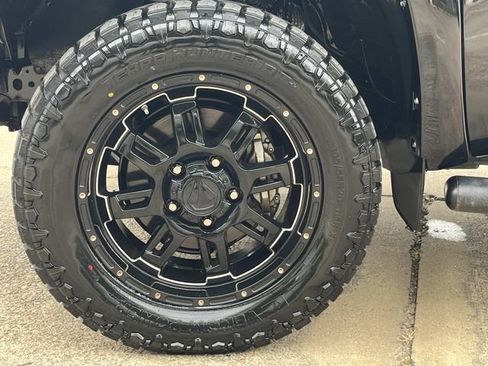 Used 2017 Toyota Tundra SR5 w/ SR5 Upgrade Package AWD/4WD image 7