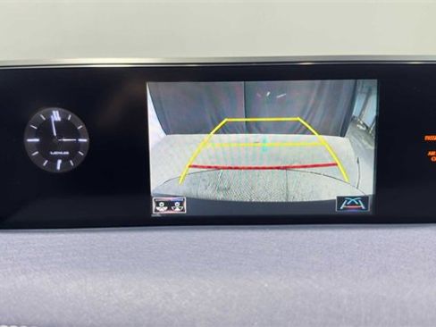 Used 2022 Lexus UX 200 w/ Premium Package image 31