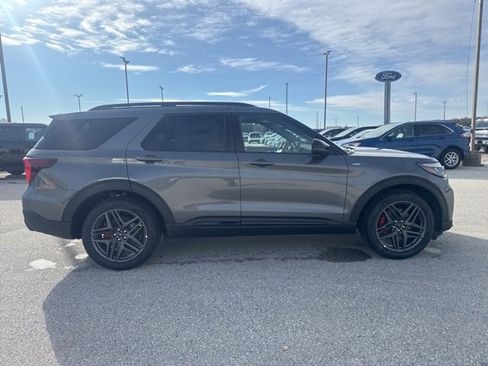 New 2026 Ford Explorer ST-Line w/ ST-Line Street Pack image 4