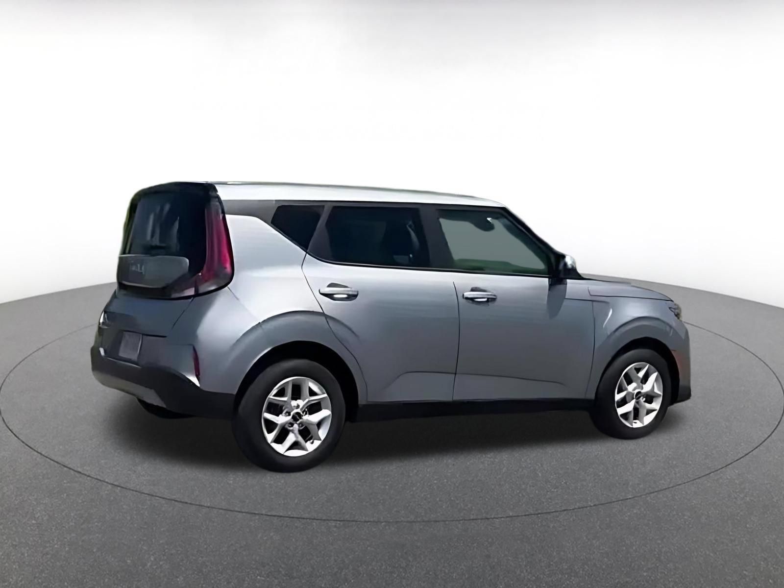 Used 2025 Kia Soul LX w/ LX Technology Package FWD image 10