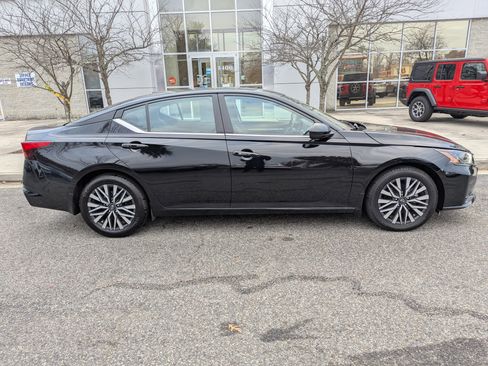 Used 2023 Nissan Altima 2.5 SV image 9