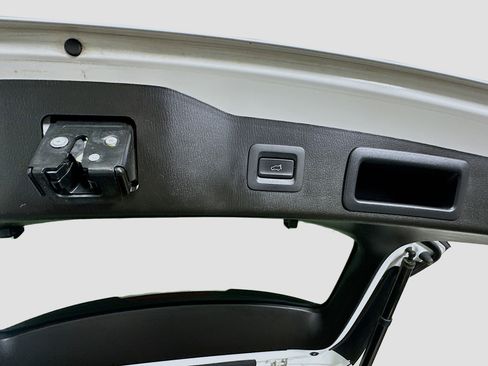 Used 2018 MAZDA CX-5 Touring w/ Preferred Equipment Package FWD image 30