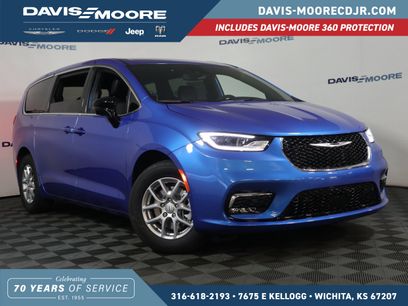 New 2026 Chrysler Pacifica Select