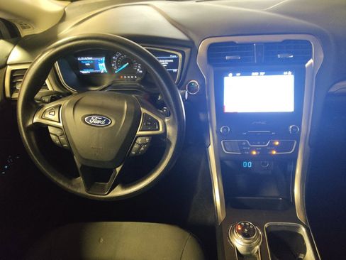 Used 2019 Ford Fusion SE FWD image 22