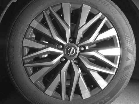 Used 2025 Nissan Altima 2.5 SV FWD image 12