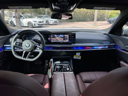 Used 2025 BMW 760i xDrive w/ Executive Package AWD/4WD image 29