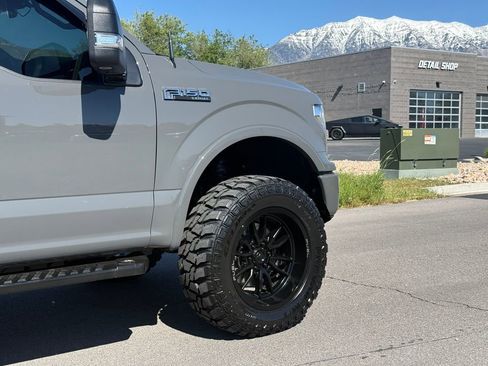 Used 2020 Ford F150 Lariat w/ Equipment Group 502A Luxury AWD/4WD image 4