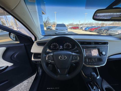 Used 2016 Toyota Avalon Touring image 10