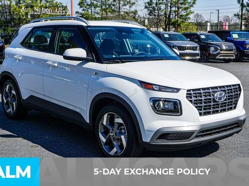 Used 2025 Hyundai Venue SEL image 3
