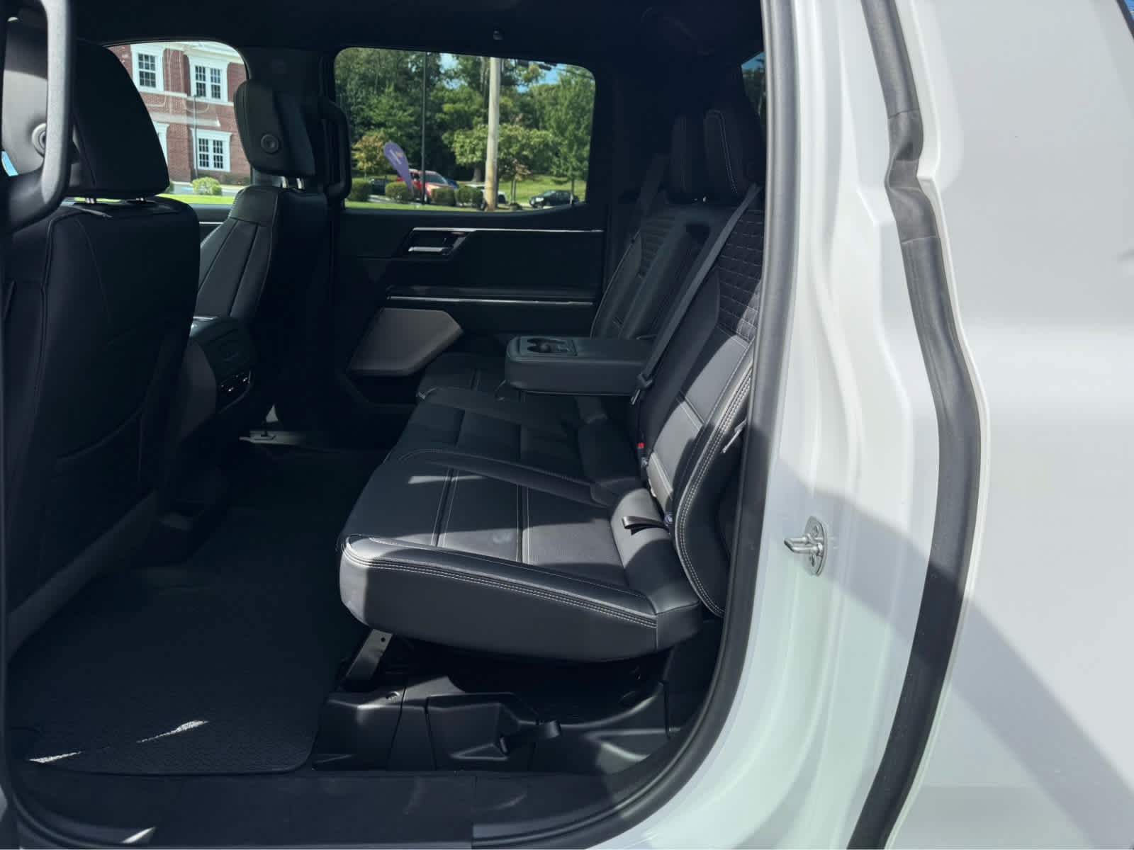 Used 2025 GMC Sierra EV Denali AWD/4WD image 23