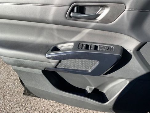 New 2025 Nissan Pathfinder SV image 15