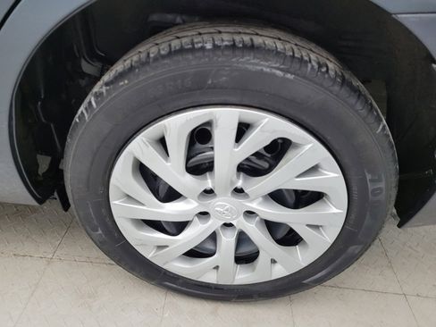 Used 2018 Toyota Corolla LE image 31