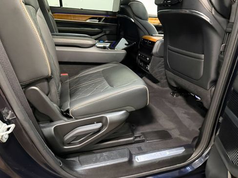 Used 2024 Jeep Grand Wagoneer Series III w/ Rear Seat Video Group 1 AWD/4WD image 65