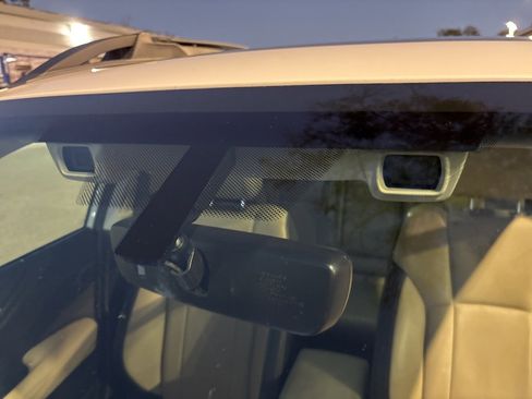 Used 2021 Subaru Outback Limited image 3