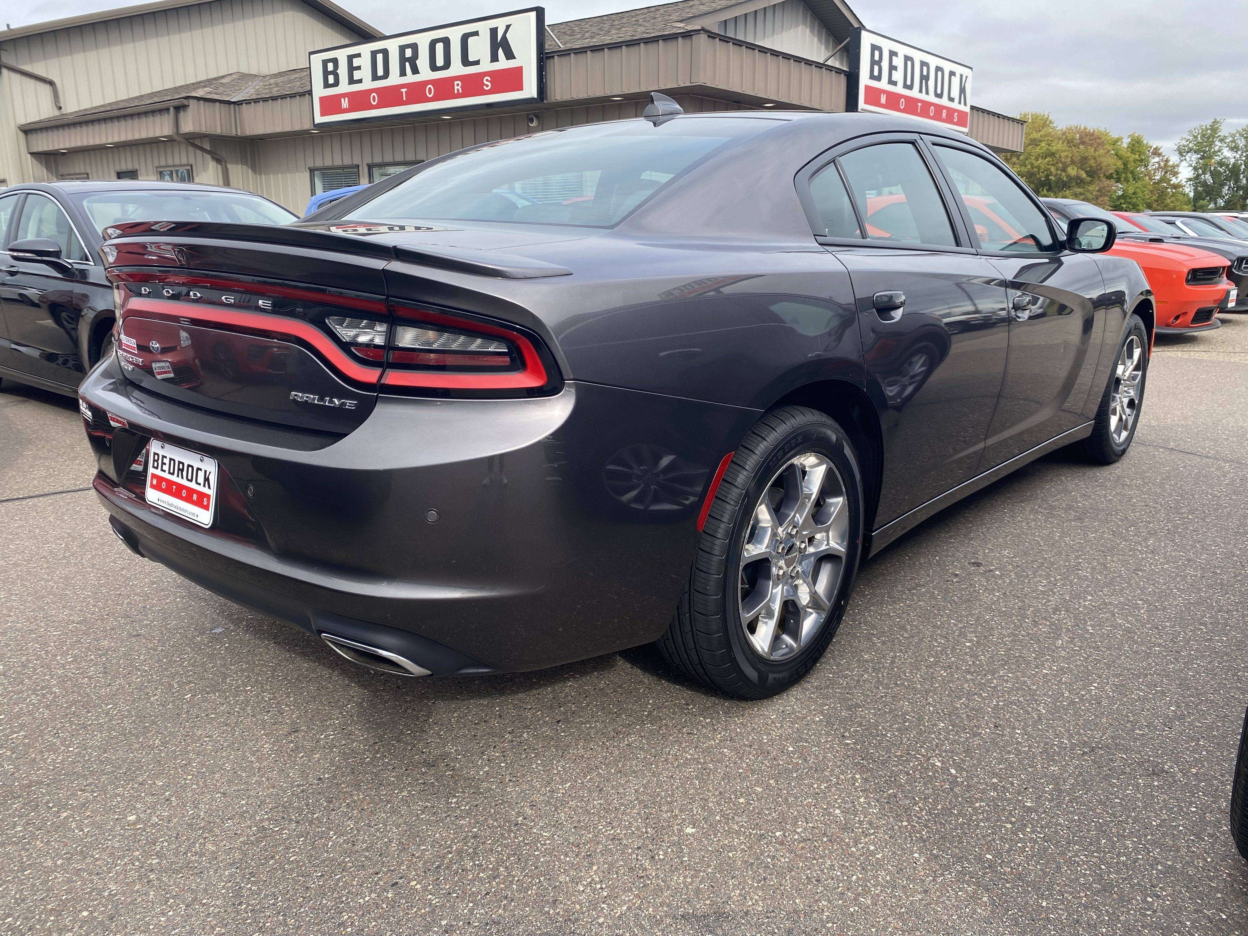 Used 2015 Dodge Charger SXT w/ AWD Plus Group image 3