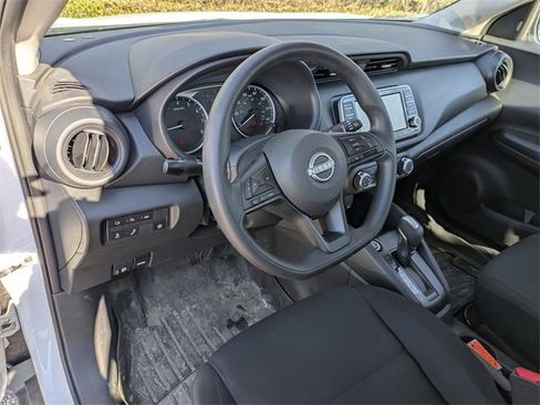 Used 2024 Nissan Kicks S image 11