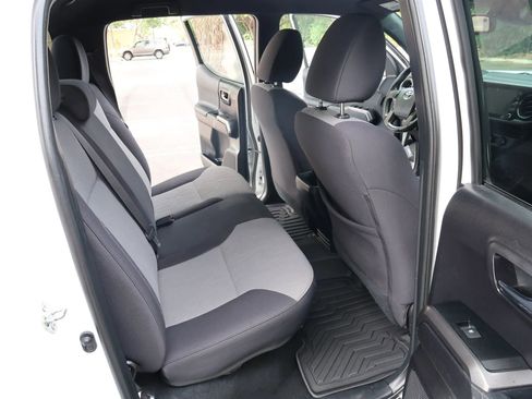 Used 2020 Toyota Tacoma TRD Sport w/ Technology Package image 21