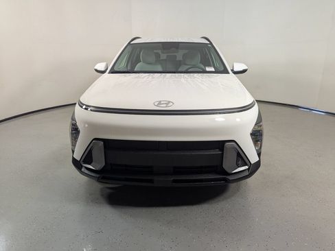 Certified 2025 Hyundai Kona SEL FWD image 2