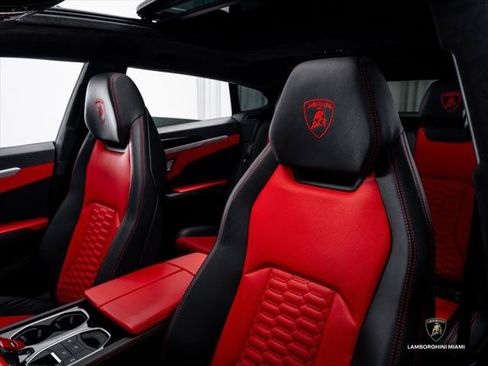 Used 2021 Lamborghini Urus AWD/4WD image 31