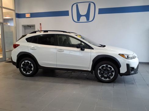 Used 2022 Subaru Crosstrek 2.0i image 2