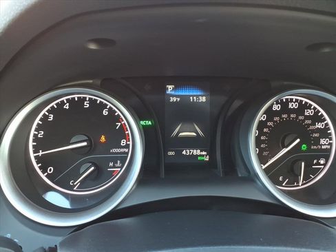 Used 2021 Toyota Camry LE image 21