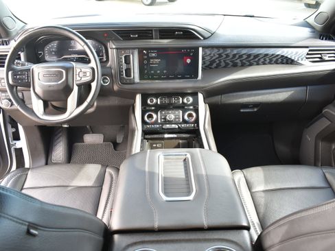 Used 2023 GMC Yukon Denali image 16
