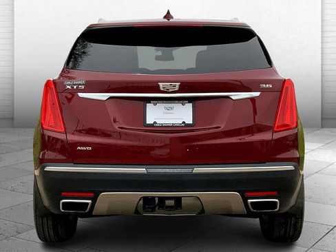 Used 2018 Cadillac XT5 Platinum w/ Driver Assist Package AWD/4WD image 3