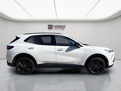 Used 2025 Buick Envision Sport Touring image 2