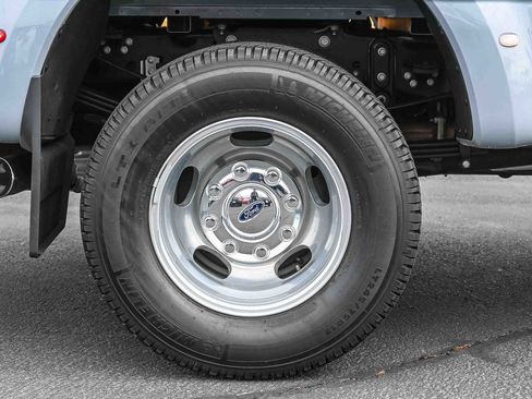 Used 2025 Ford F350 Platinum w/ Platinum Plus Package image 10