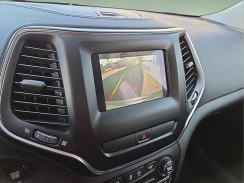 Used 2019 Jeep Cherokee Latitude Plus w/ Comfort/Convenience Group image 15